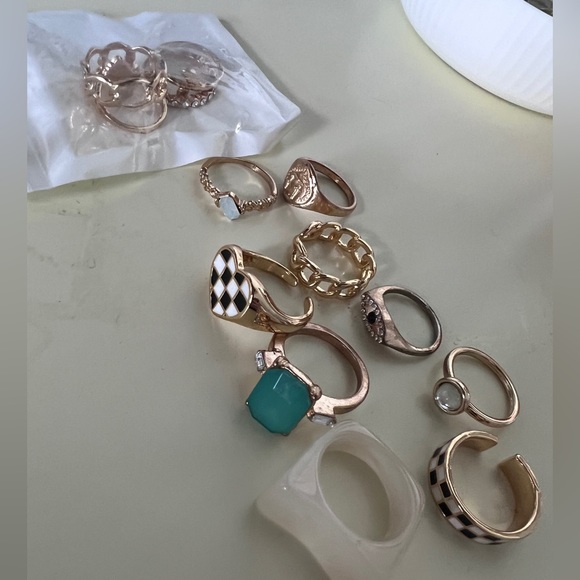 Lot of rings chunky gold plated gems and rhinestones - Picture 2 of 2